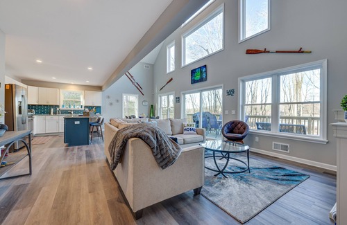 Albrightsville House | Lakeside Retreat! Lakefront, Kayaks, Canoe, Fishing and Relaxation!