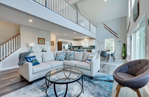 Albrightsville House | Lakeside Retreat! Lakefront, Kayaks, Canoe, Fishing and Relaxation!