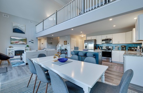 Albrightsville House | Lakeside Retreat! Lakefront, Kayaks, Canoe, Fishing and Relaxation!