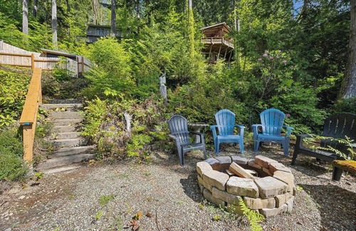 Hoodsport Cabin | Lakeside Retreat – Waterfront Cabin with Dock, Sauna on Lake Cushman