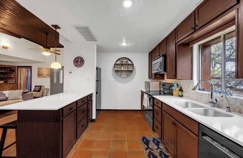 Kingsland House | Lakeside Rock house on Lake LBJ!