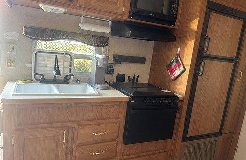 Delta RV Rental | Lakeside RV or full RV hookups – Private Beach Access – Long-Term Welcome