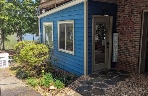 Reidsville Apartment | Lakeside Serenity directly on Lake Reidsville