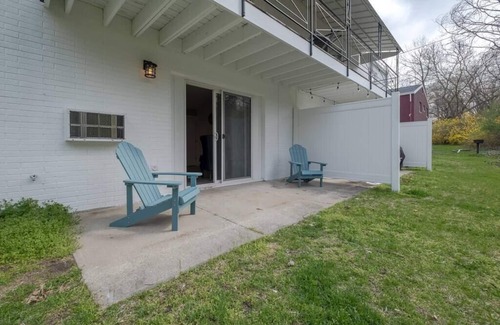 Bridgman Condo | Lakeside Serenity: One-Bedroom Villa