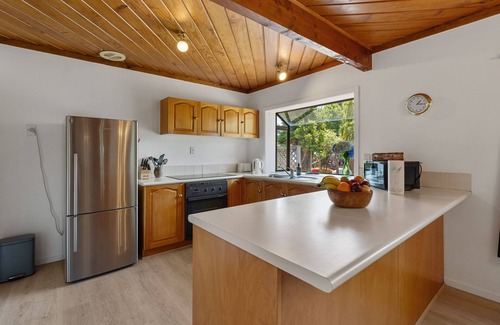 Richmond Heights House | Lakeside Serenity - Taupo Holiday Home