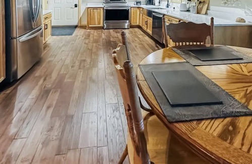 Presque Isle Cabin | Lakeside Serenity