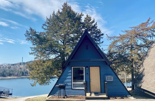 Branson Cabin | Lakeside Studio A-Frame Cabin | Calm Waters Resort | Boat Slips & Rentals | FREE Kayaks & Paddleboards | Guided Fishing & Lake Tours!