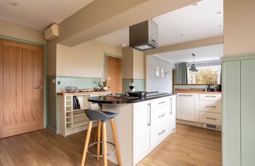 Rhosneigr House | Lakeside : Stylish 4‑Bed Family Villa in Rhosneigr | Managed by Anglesey Holiday Lettings