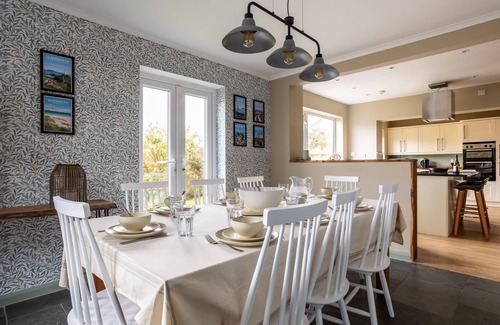 Rhosneigr House | Lakeside : Stylish 4‑Bed Family Villa in Rhosneigr | Managed by Anglesey Holiday Lettings