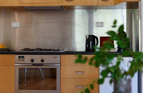 Daylesford Apartment | Lakeside Suite 2 Summ