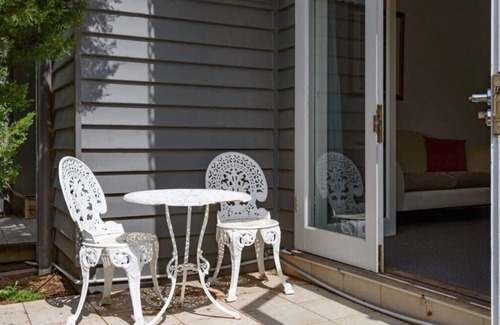 Daylesford Apartment | Lakeside Suite 2 Summ