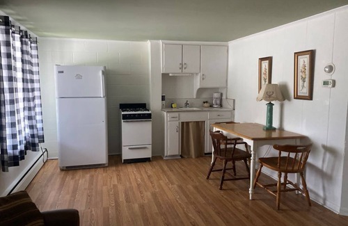 Ashland House | Lakeside Suite with full Kitchen