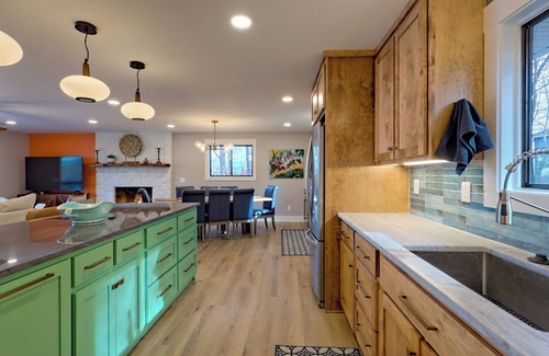 Cedar Cliff House | Lakeside Therapy - By Chatuge Home Concierge Lakefront, Dock, Firepit, Ping Pong