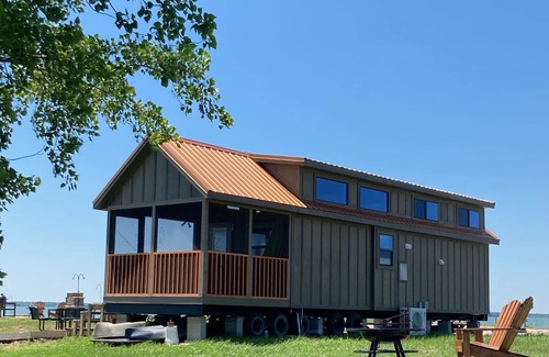 Kerens Cabin | Lakeside Tiny Home 108