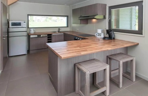 Froidchapelle Villa | Lakeside Villa with Sauna