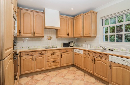 Lakeside House | LAKESIDE VIEW, family friendly in Bowness-On-Windermere