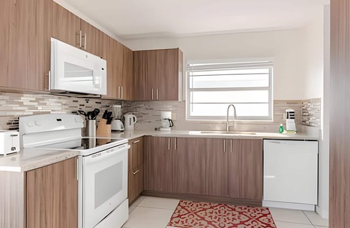 Indian Wells House | Lakeside View Pool Home, close to Disney, Malls