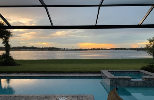 Biggar Villa | Lakeside Villa