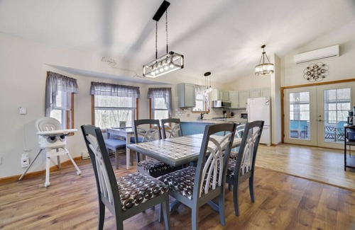 Hamlin House | Lakeside Winter Poconos Retreat - 3 BR, Water Views, & Winter Activities
