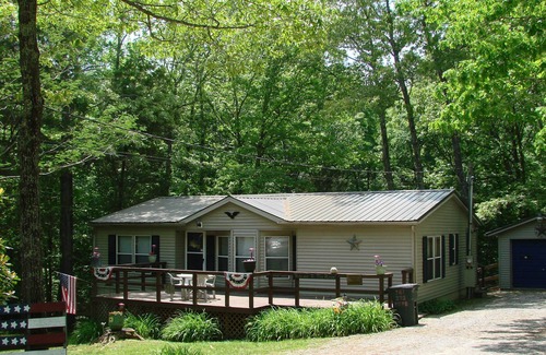 Buchanan House | LAKETIME FUN 2 MILES FROM PARIS LANDING STATE PARK AND MARINA