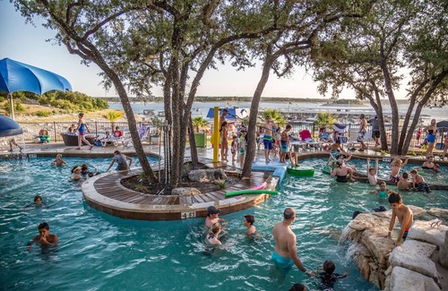 Volente Cabin | LakeTravis 2BR Bungalow 8:Free waterpark, walk to dining, marina, lake