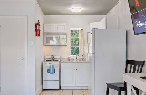 Volente Cabin | LakeTravis Bungalow7