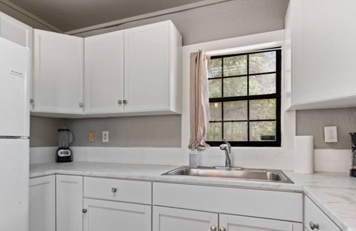 Leander Cabin | LakeTravis Bungalow8