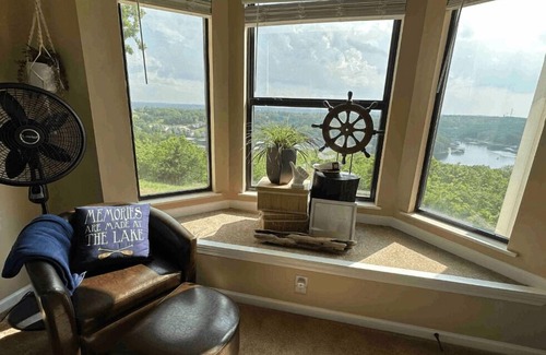 Lake Ozark Condo | Lakeview 2BD/2BA/Hippo Pool/Regalia Resort/Grill-Sleeps 7PP