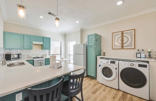 Rowlett House | Lakeview 2BR/1B Guest Home with Hot Tub