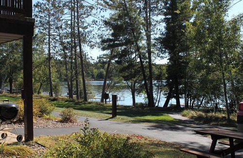 Eagle River Condo | Lakeview 2BR/2BA Condo at Wild Eagle Lodge – Family-Friendly Resort on the Water