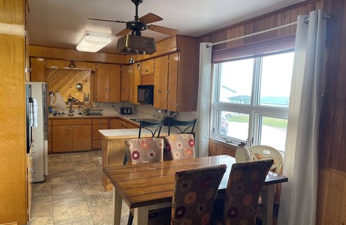 Devils Lake House | "Lakeview" 5 Bed-2 Bath Hovde Resort