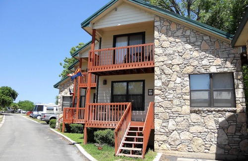 Kingsland Condo | *Lakeview*Boatslip*Mini Golf Course*