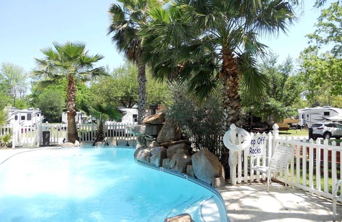 Kingsland Condo | *Lakeview*Boatslip*Mini Golf Course*