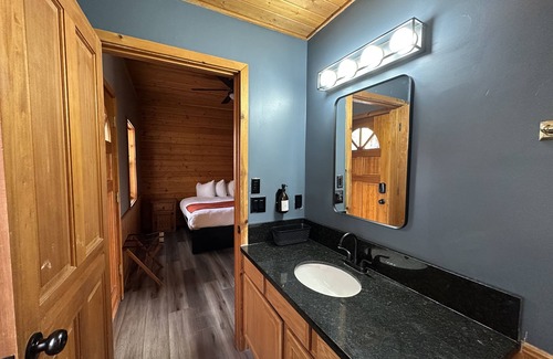 Canyon Lake Resort | Lakeview Cabin A