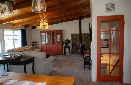 Julian House | Lakeview Cabin at Starbright Lodge