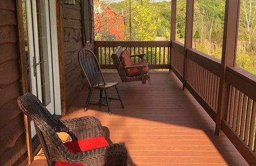 Emlenton Cabin | Lakeview cabin close to bike/hiking trails, the Allegheny River and more.