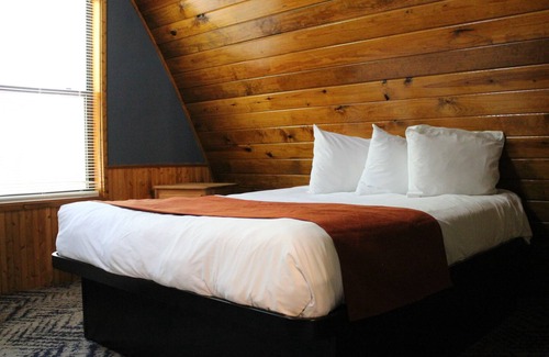 Canyon Lake Resort | LAKEVIEW CABIN GRAND - UNIT D