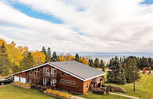 Castle Danger Ski Chalet | Lakeview chalet by Gooseberry Falls with sauna