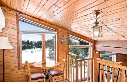 Castle Danger Ski Chalet | Lakeview chalet by Gooseberry Falls with sauna