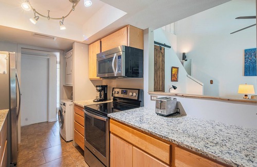 The Lakes Condo | Lakeview condo. Free pool 2BR 2BA. Peaceful. Quiet. Serenity. Free parking. ASU