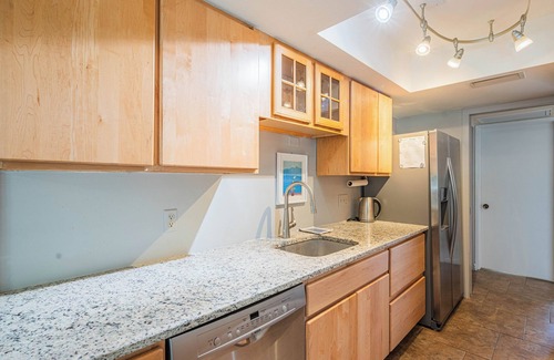 The Lakes Condo | Lakeview condo. Free pool 2BR 2BA. Peaceful. Quiet. Serenity. Free parking. ASU