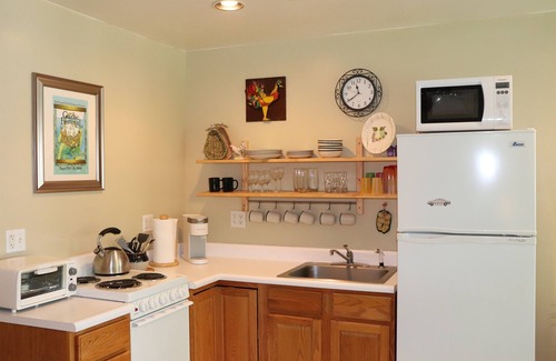 Maryland Apartment | Lakeview Cottage - Guest Cottage on Goodyear lake - close to Baseball Parks.