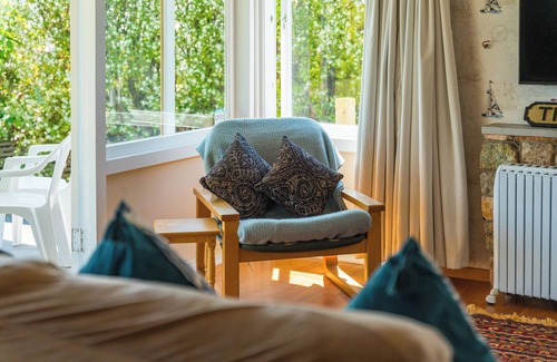 Taupo Cottage | Lakeview Cottage - Rainbow Point Holiday Home