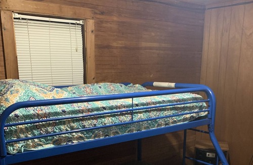 Arnolds Park Cottage | Lakeview Cottage Sleeps 17 Private dock and boatlift