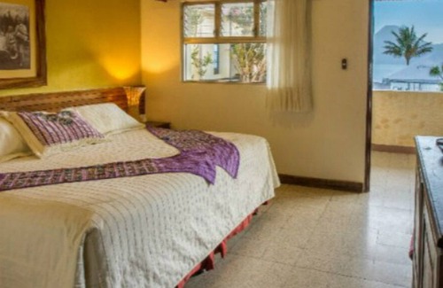 Panajachel House | Lakeview, eco-lake pool, kayaks, hammocks, standard room - JDL