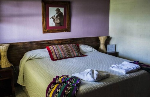 Panajachel House | Lakeview, eco-lake pool, kayaks, hammocks, standard room - JDL
