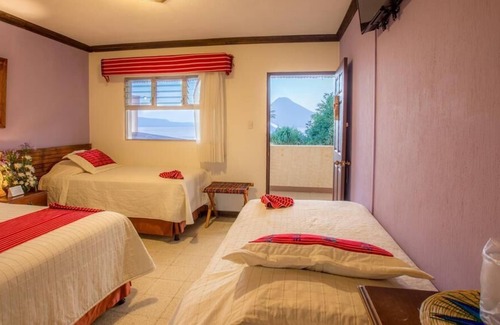 Panajachel House | Lakeview, eco-lake pool, kayaks, hammocks, standard room - JDL