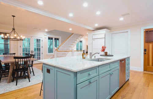 Danbury House | Lakeview Estate - Chef's Kitchen - NYC Getaway