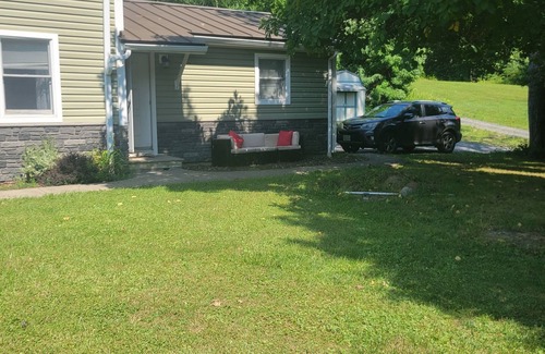 Lansing Apartment | Lakeview Getaway - 10 mins from Ludlowville Falls