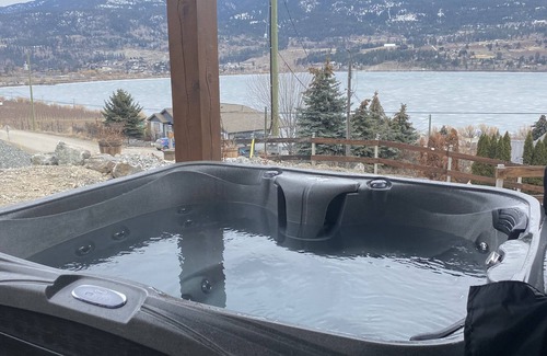 Central Okanagan House | Lakeview Getaway with a Hot Tub
